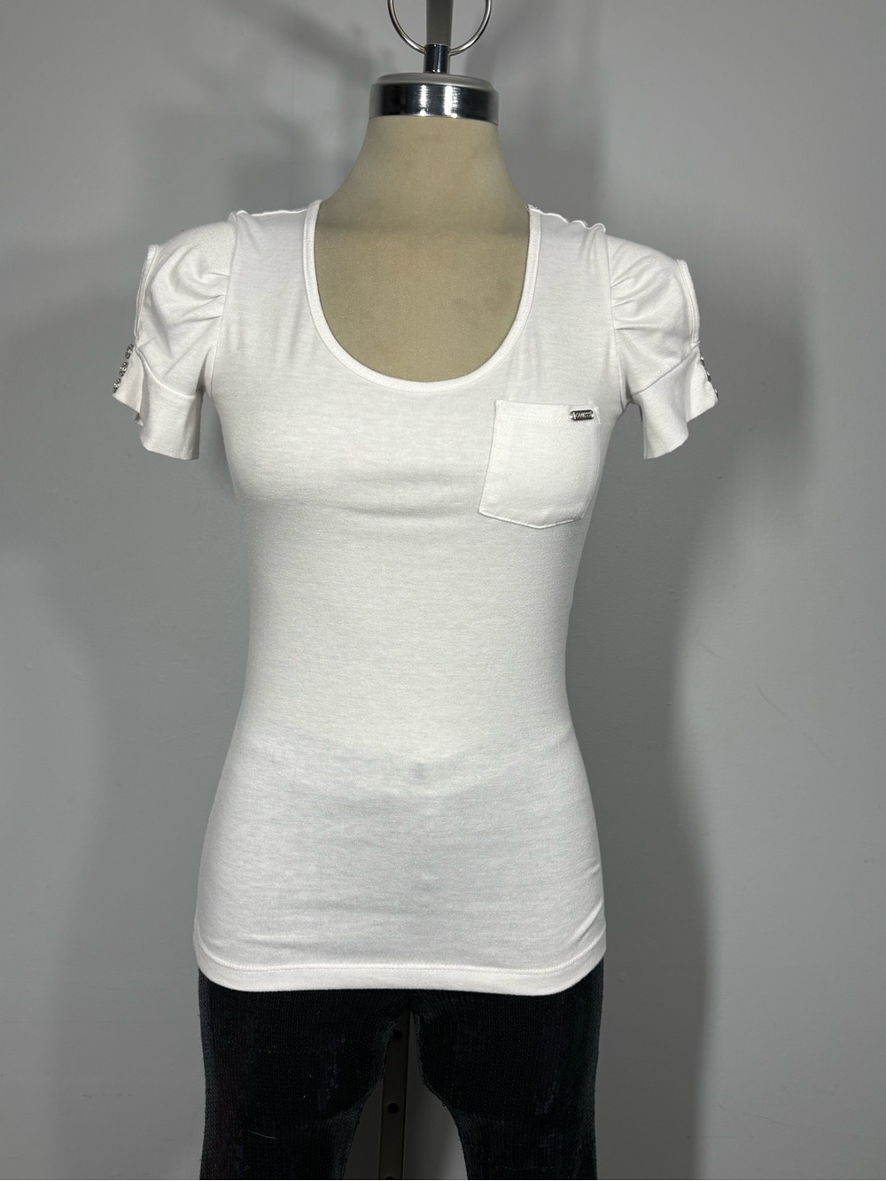 Guess White Scoop Neck Short Sleeve Pocket Tee Size XS